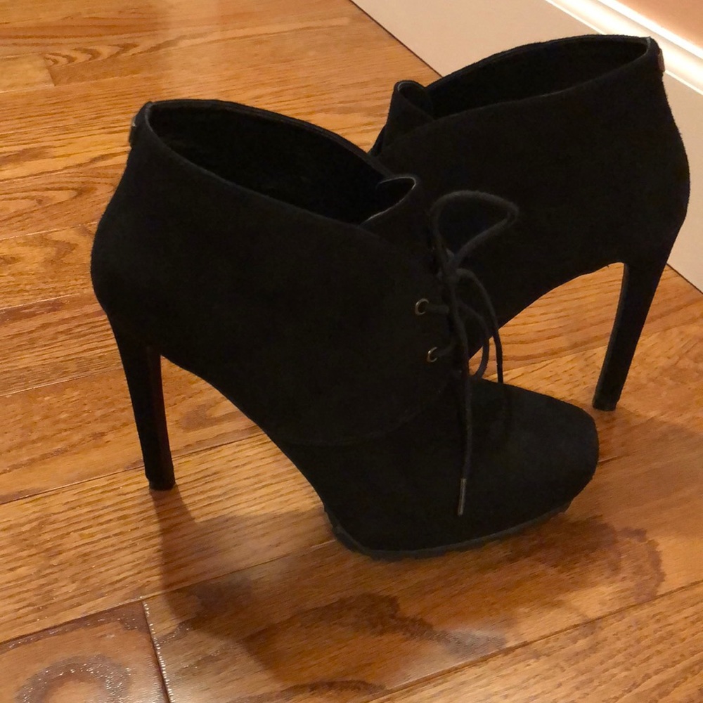 GUESS Black 8.5 M Booties